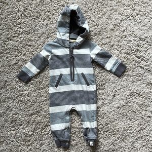 NWOT Burt’s Bees gray striped hooded romper